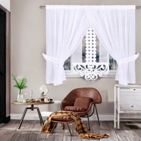 Set: perdea albă din voal pe bandă 400x150 cm şi panou decorativ ajurat