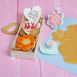 Forme de decupat biscuiţi "Inimă şi Floare"