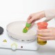 Recipient pentru ulei cu pipetă şi pensulă