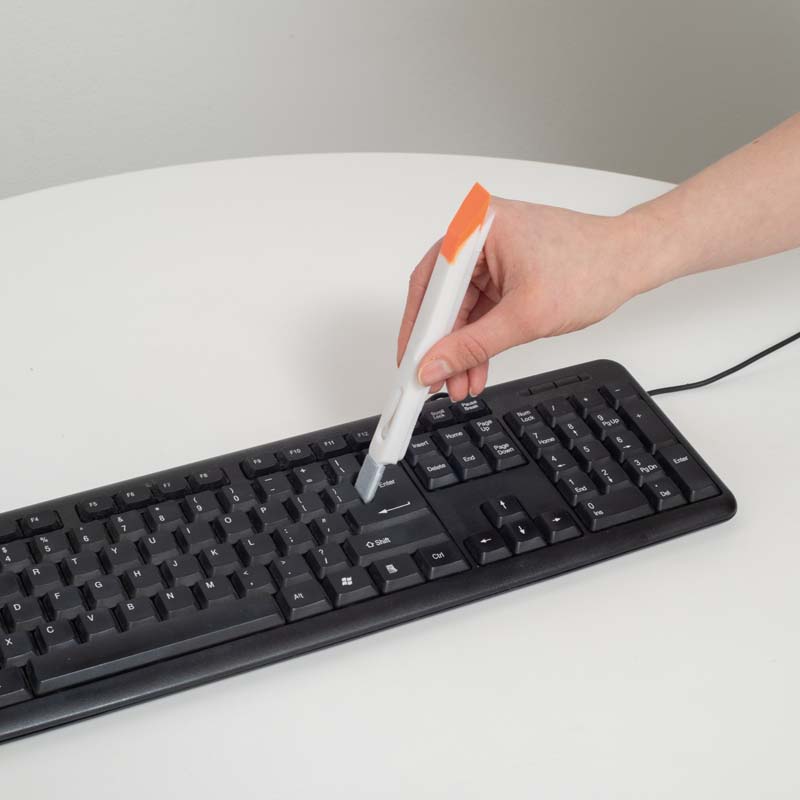 Ustensilă de curăţat 3 în 1