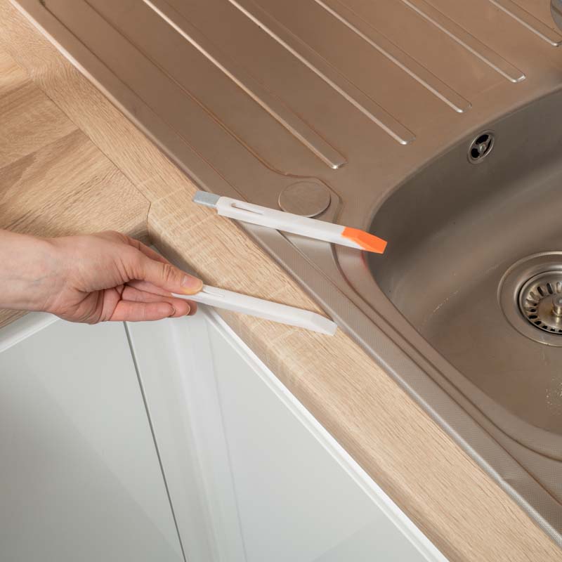 Ustensilă de curăţat 3 în 1