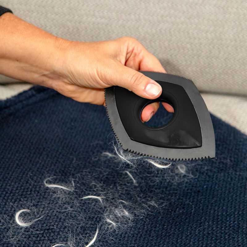 Perie pentru înlăturarea firelor de păr de animal