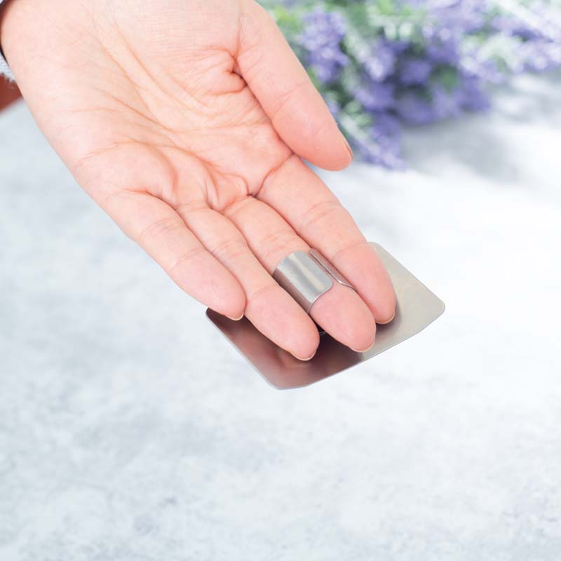 Protecţie metalică pentru degete