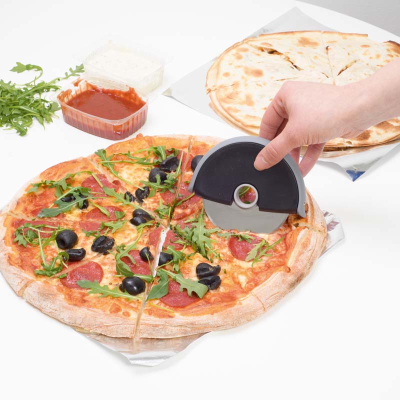 Cuțit pentru pizza cu protecție