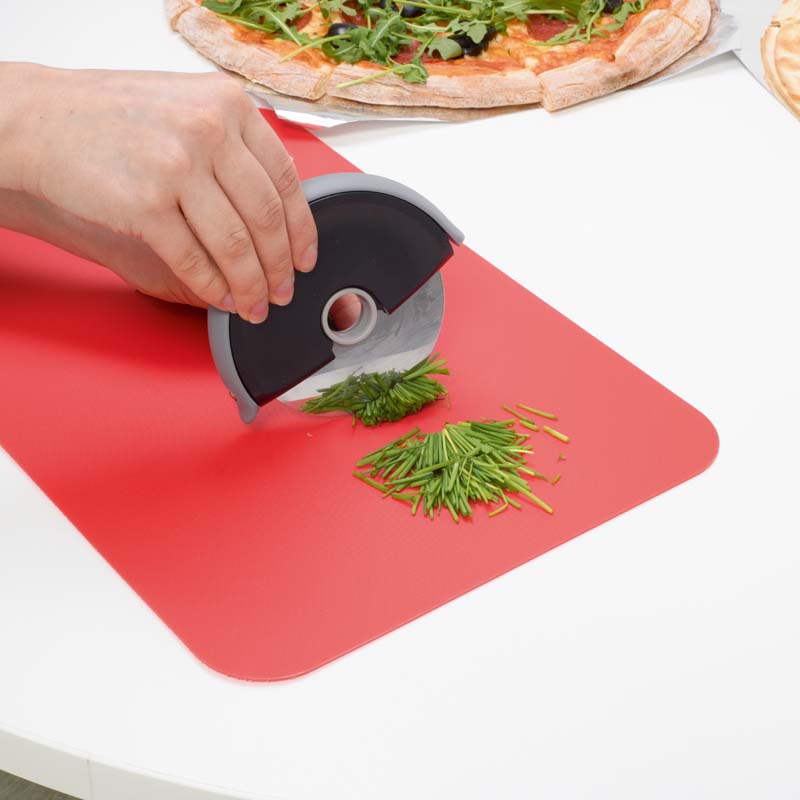 Cuțit pentru pizza cu protecție