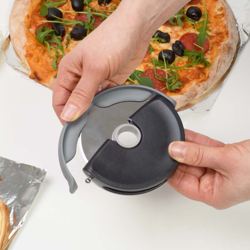 Cuțit pentru pizza cu protecție