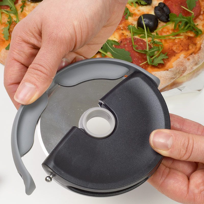 Cuțit pentru pizza cu protecție