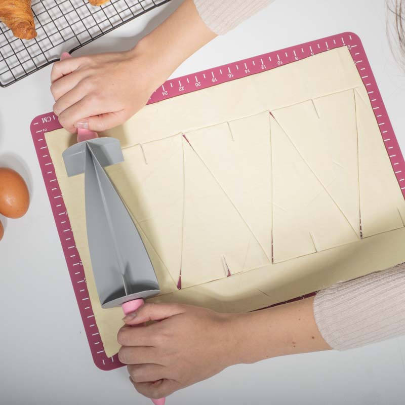 Tăietor cilindric pentru aluatul de patiserie