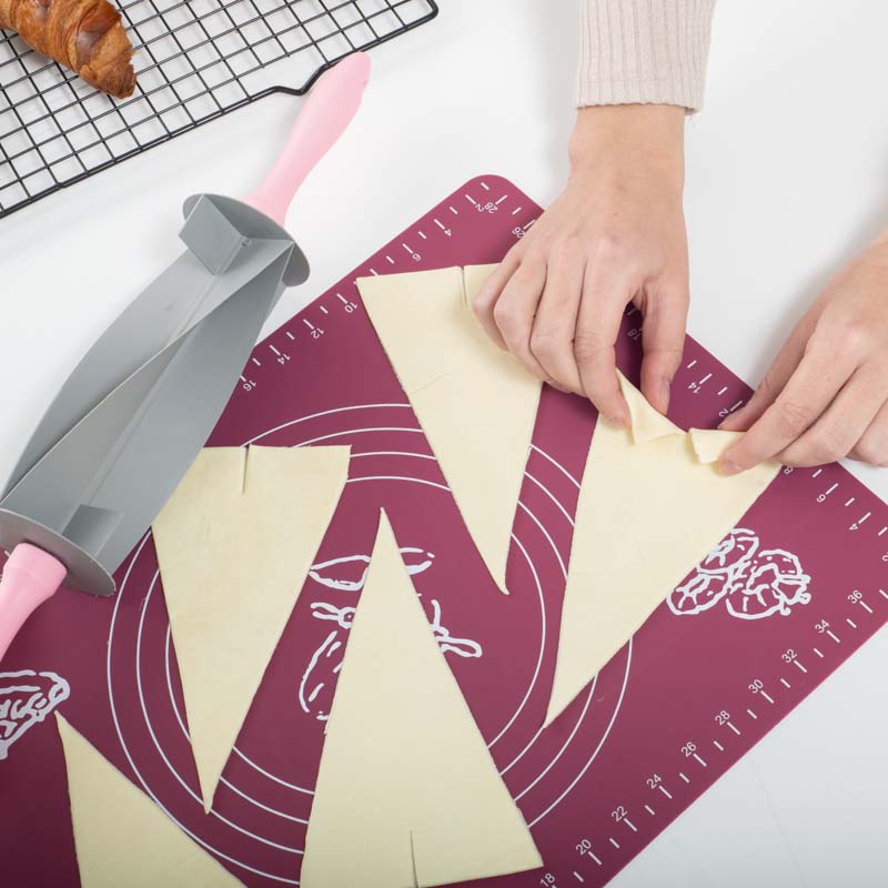 Tăietor cilindric pentru aluatul de patiserie