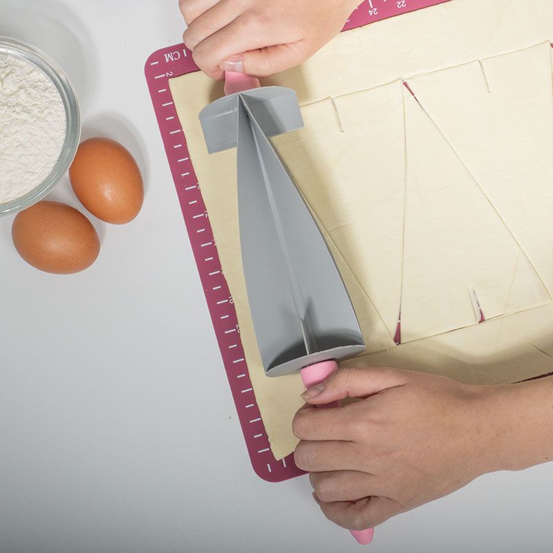 Tăietor cilindric pentru aluatul de patiserie