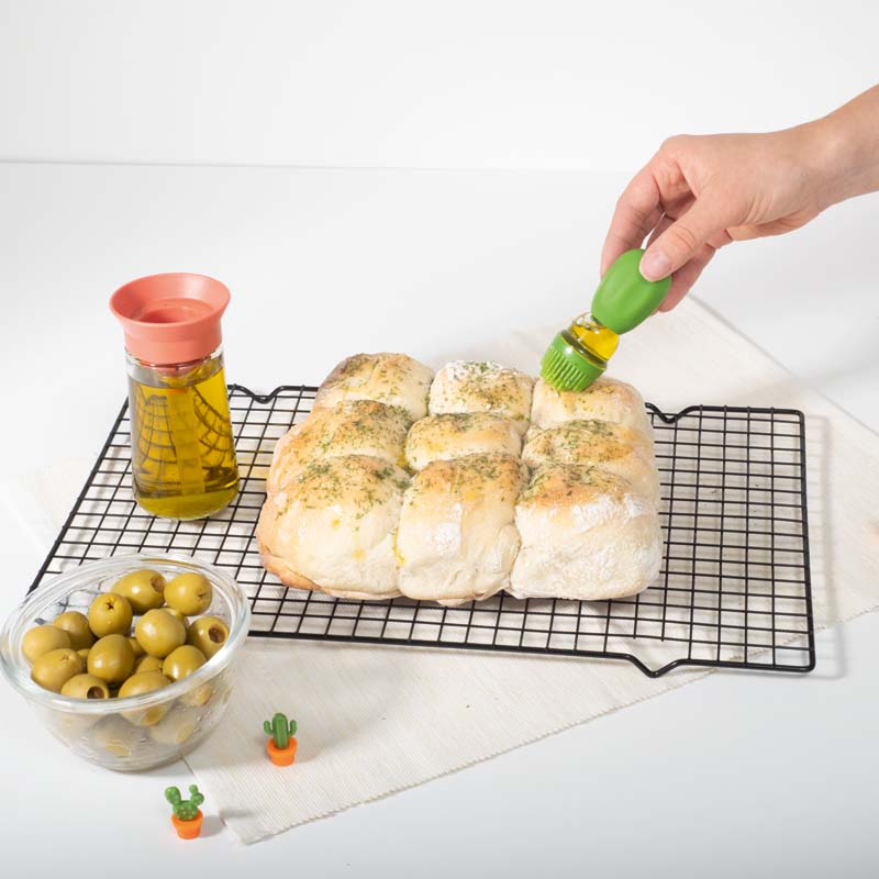 Recipient pentru ulei cu pipetă şi pensulă