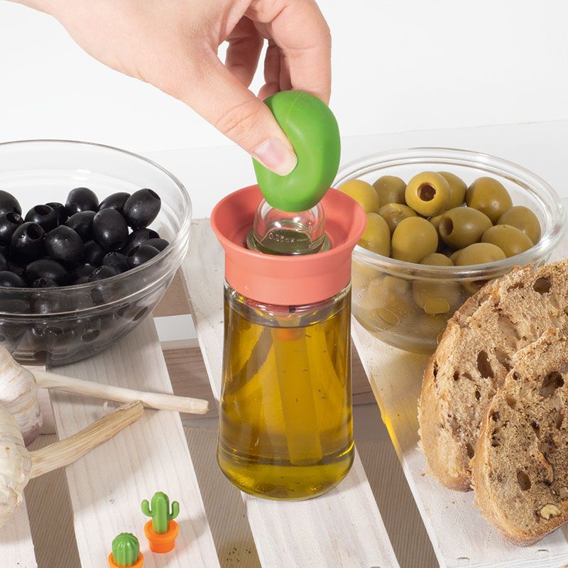 Recipient pentru ulei cu pipetă şi pensulă