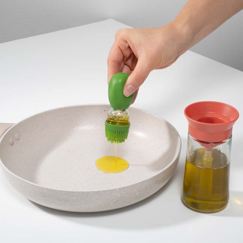 Recipient pentru ulei cu pipetă şi pensulă