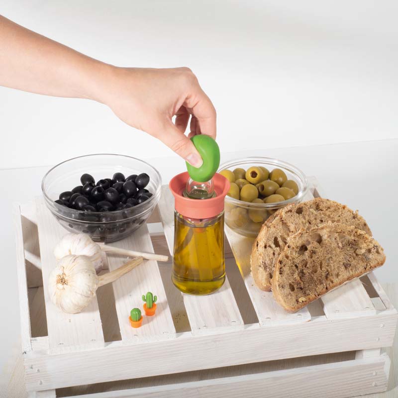 Recipient pentru ulei cu pipetă şi pensulă