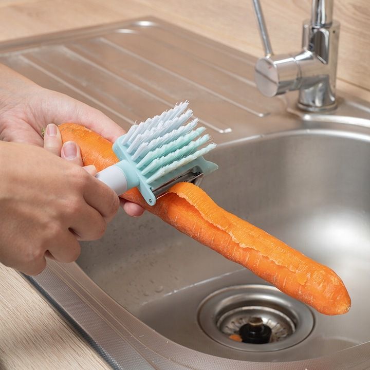Perie cu curăţător 4 în 1