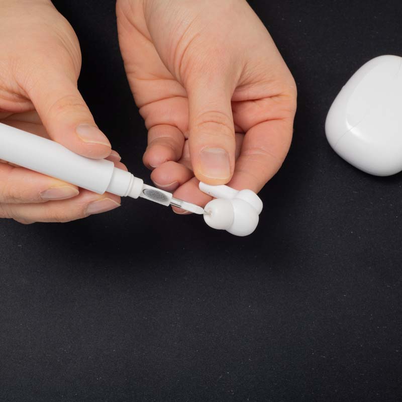 Instrument de curăţare a produselor electronice