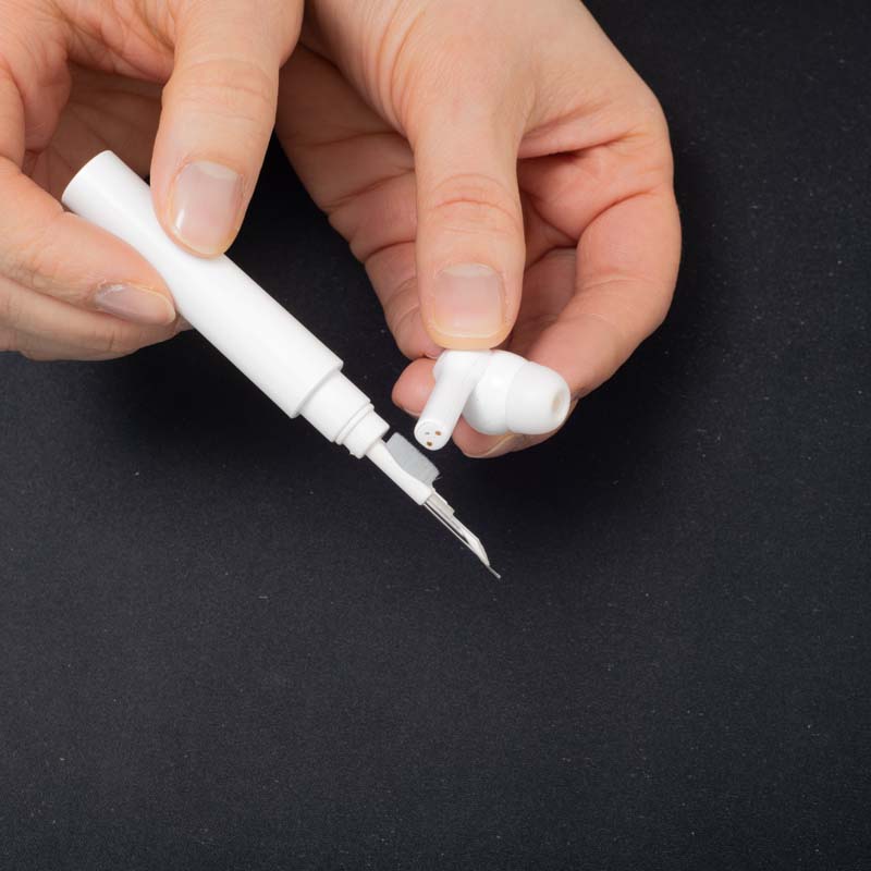 Instrument de curăţare a produselor electronice