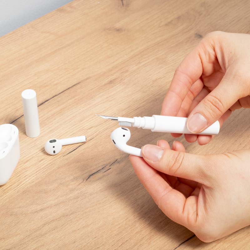 Instrument de curăţare a produselor electronice