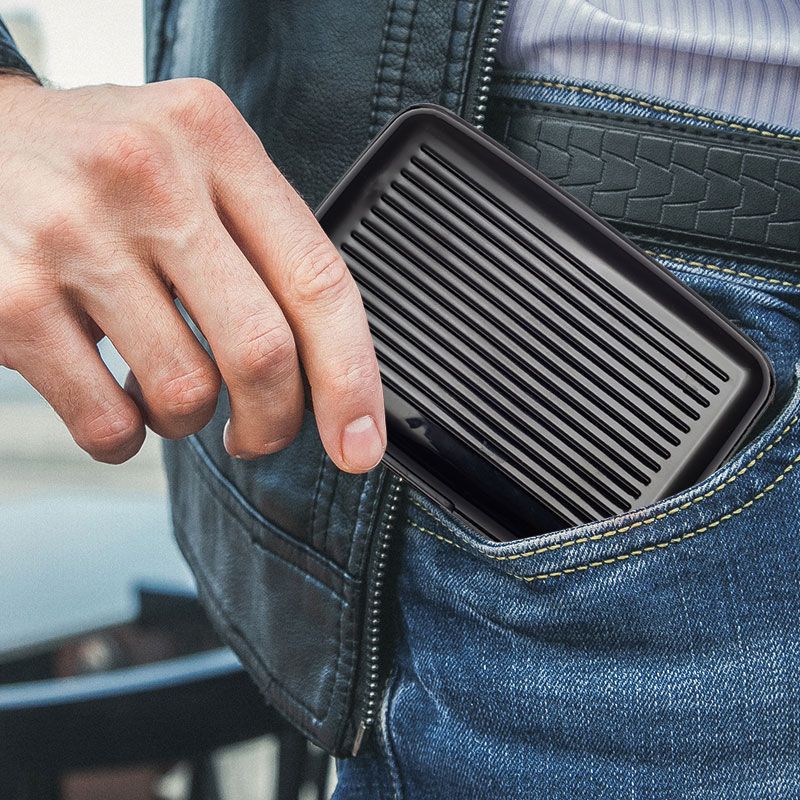 Husă protecţie cărţi de credit neagră