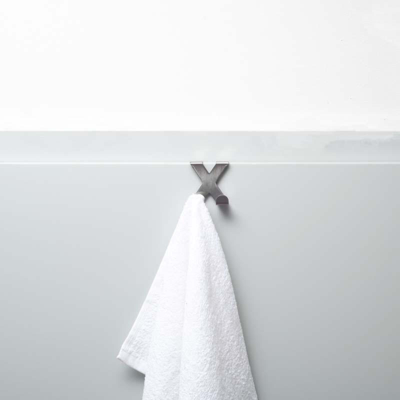 Cuier în formă de X