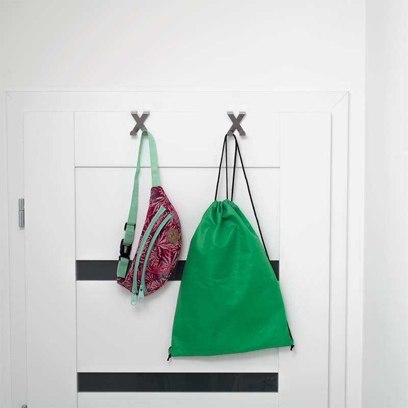 Cuier în formă de X