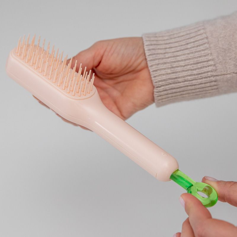 Perie de păr cu autocurăţare
