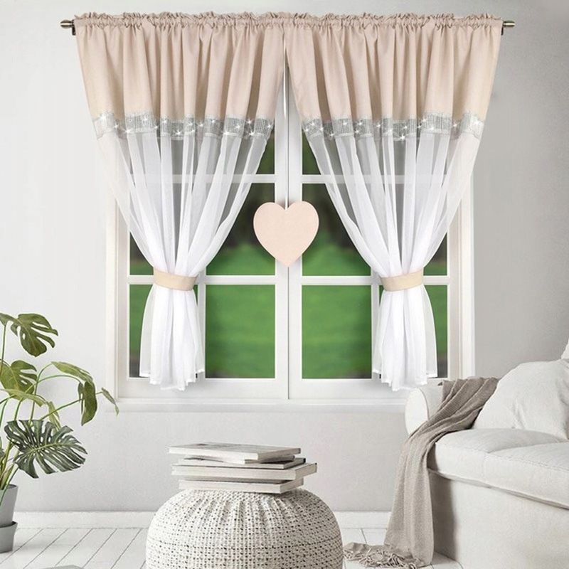 Perdea bej-albă cu strasuri şi inimă 400x145 cm